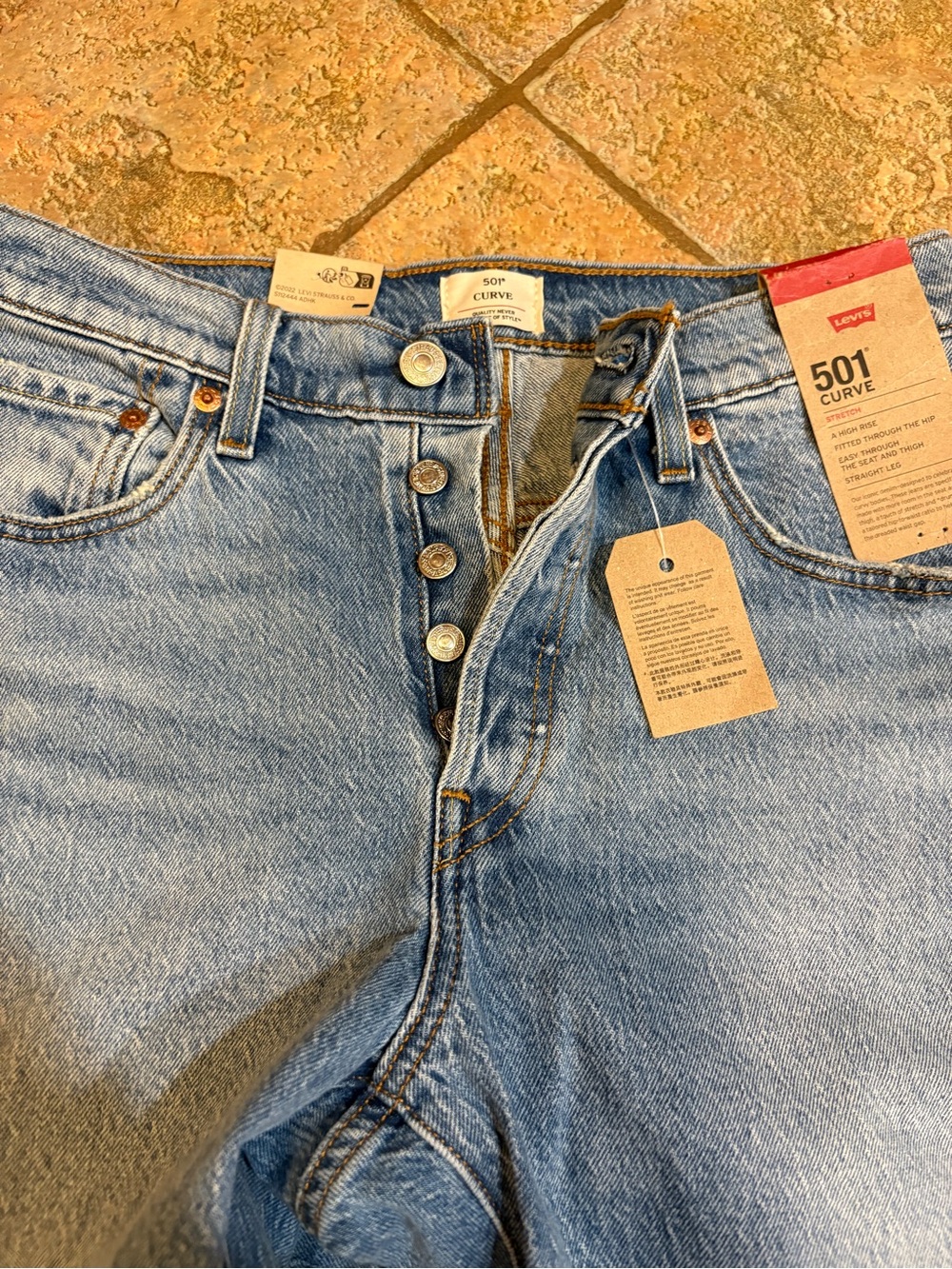 Levi's 501 Curve Straight-Leg Jeans in Light Blue Wash